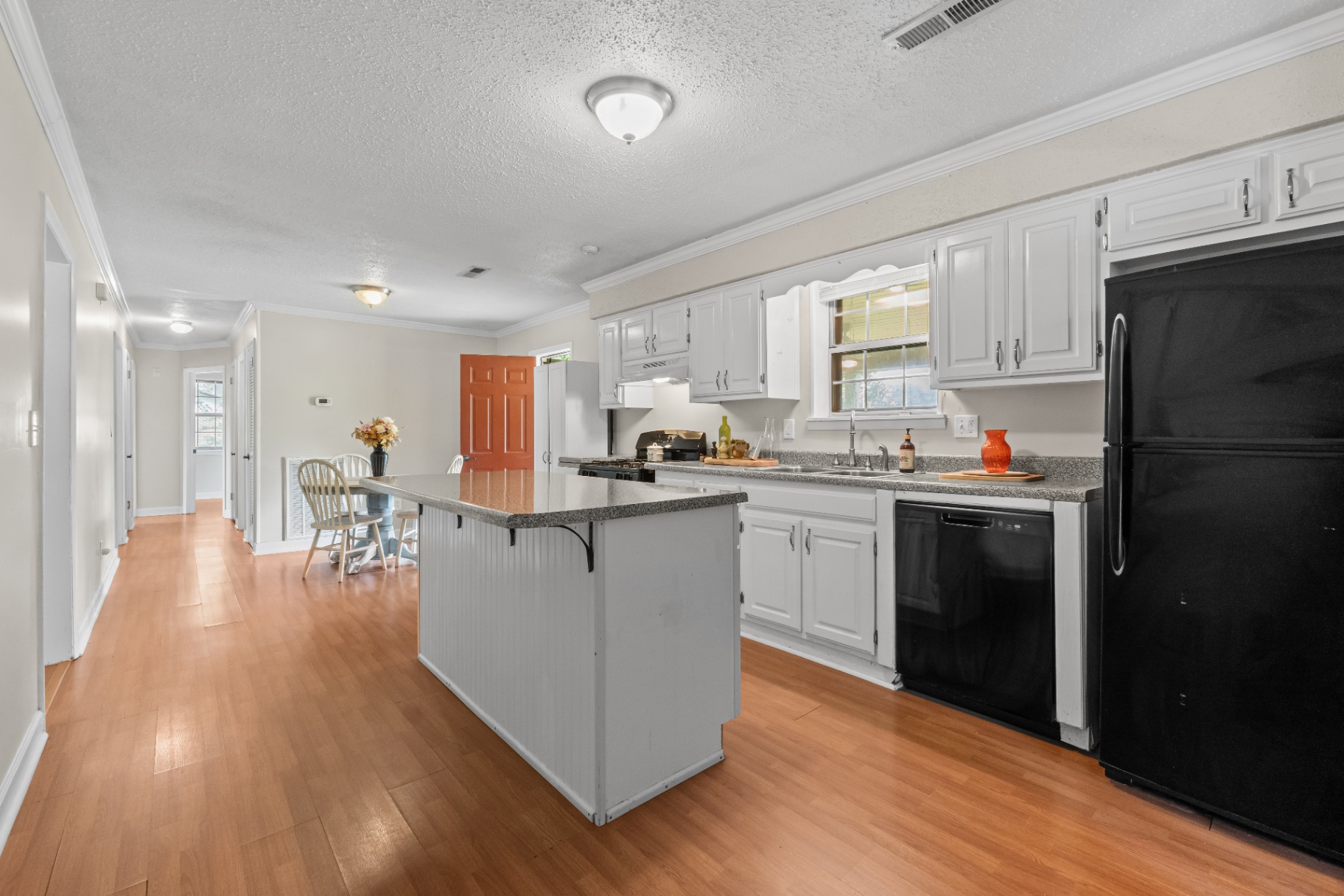Kitchen & hallway
