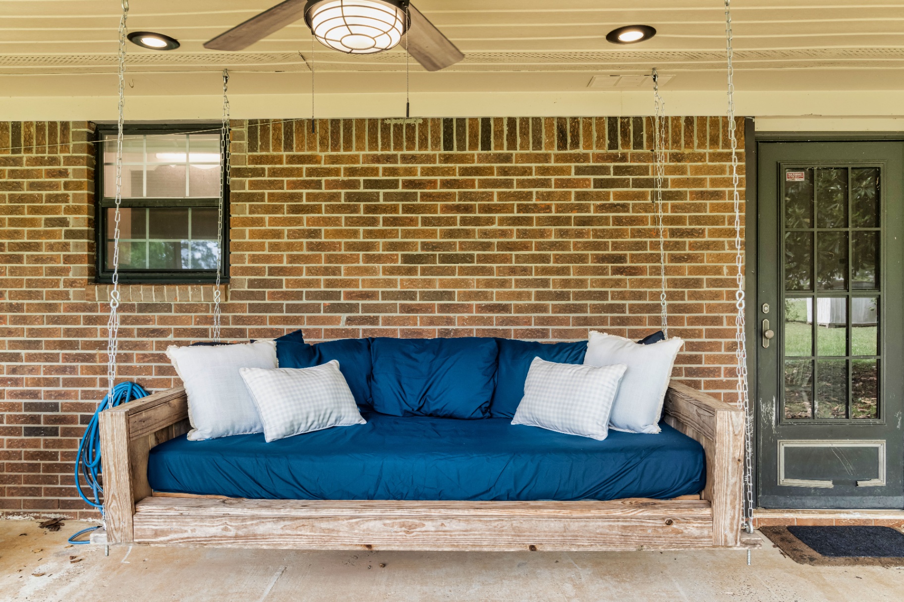 Porch swing